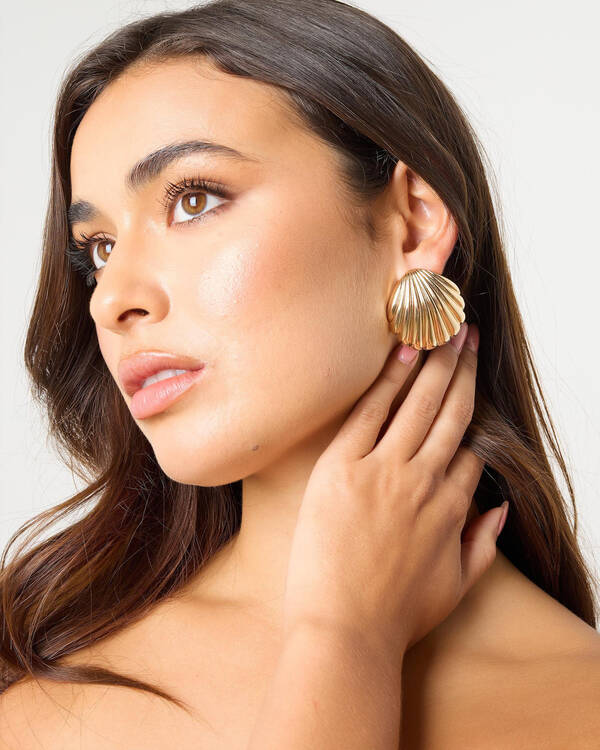 Karyn In LA Cammie Clam Earring Pack for Womens