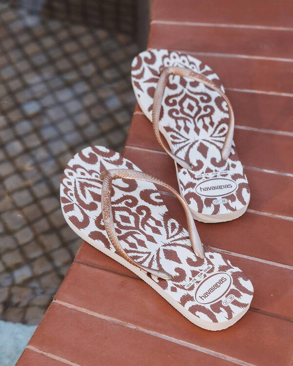 Slim Classy Essence Thongs