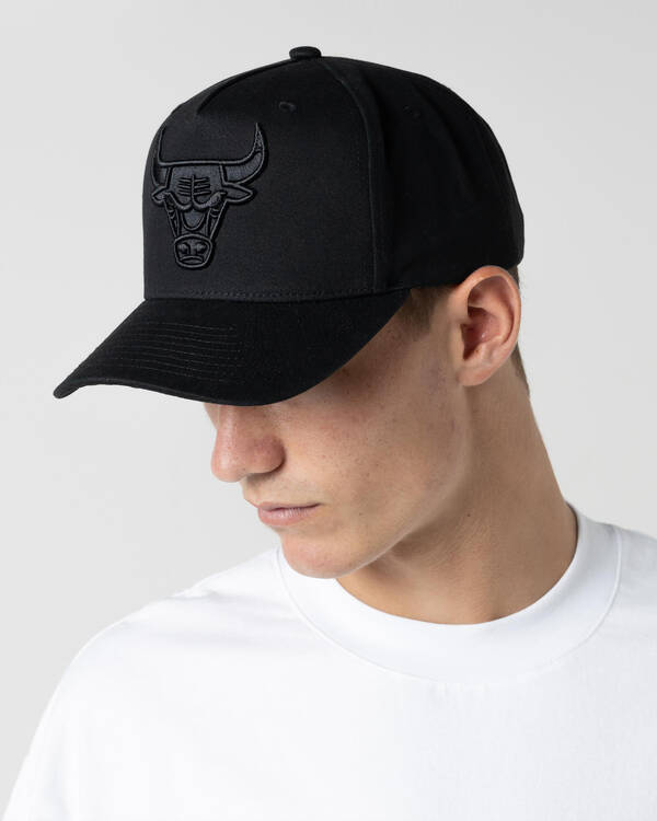 Mitchell & Ness Chicago Bulls Team Logo Snapback Cap for Mens