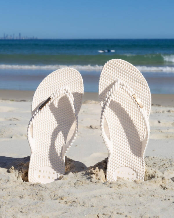 Kick Back Thongs