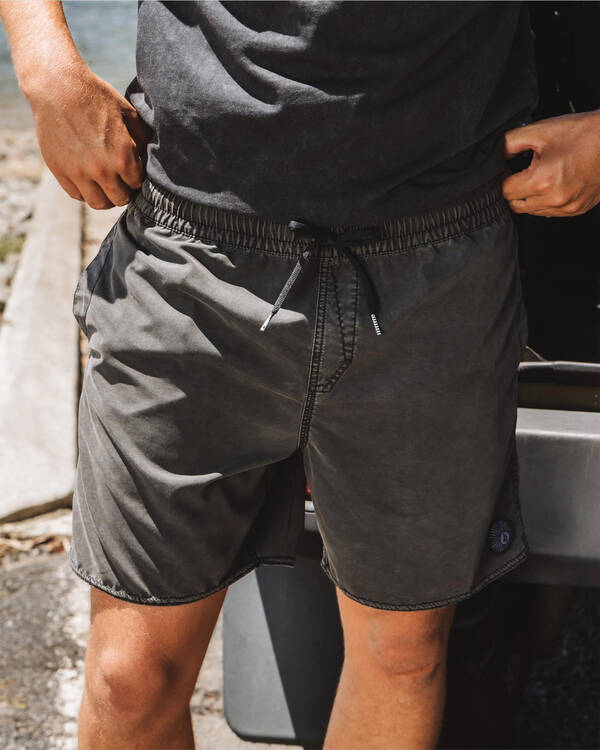 Center Trunk 17" Board Shorts