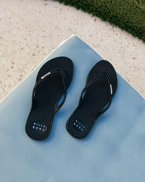 Kick Back Thongs